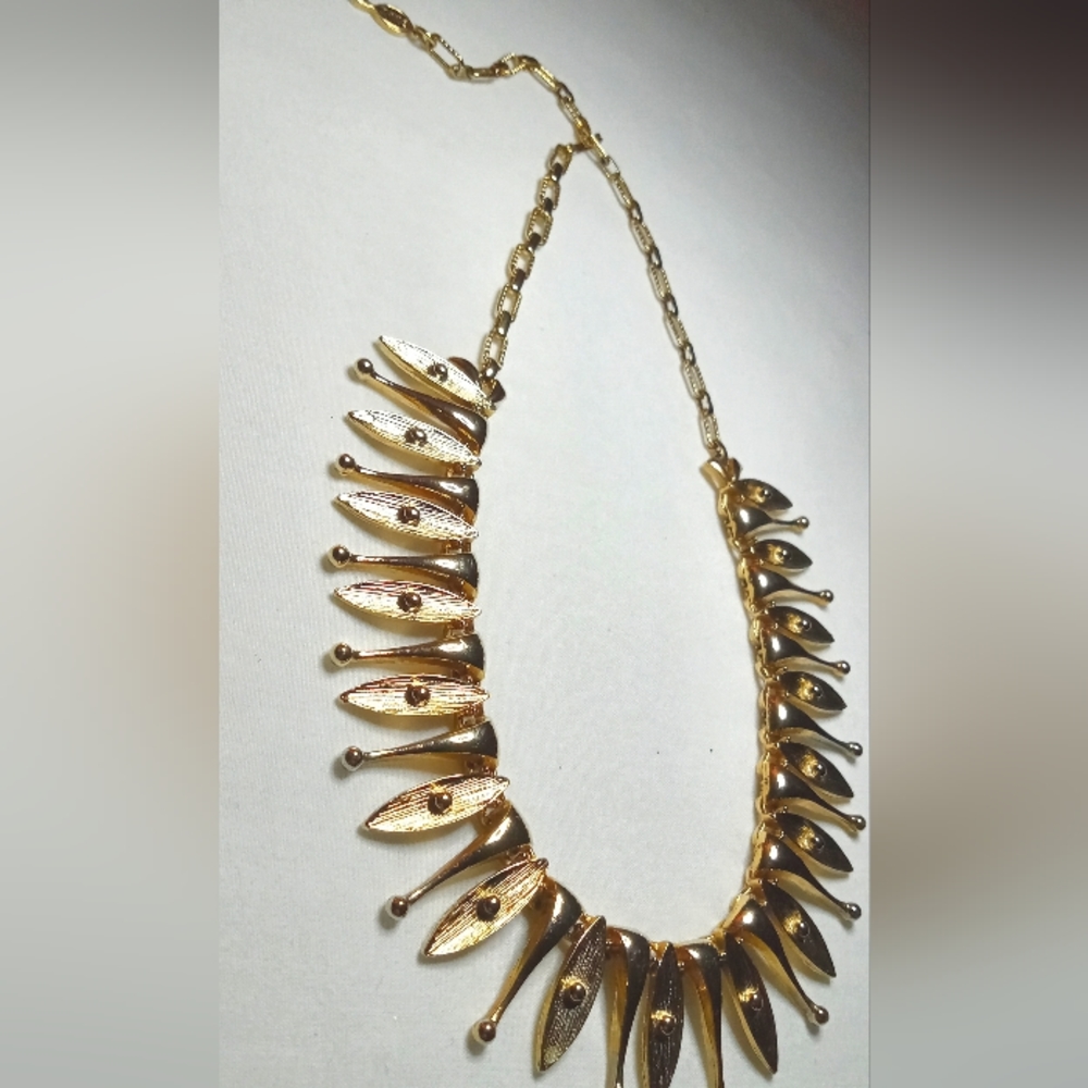 VINTAGE GOLD TONE SARAH COVENTRY NECKLACE